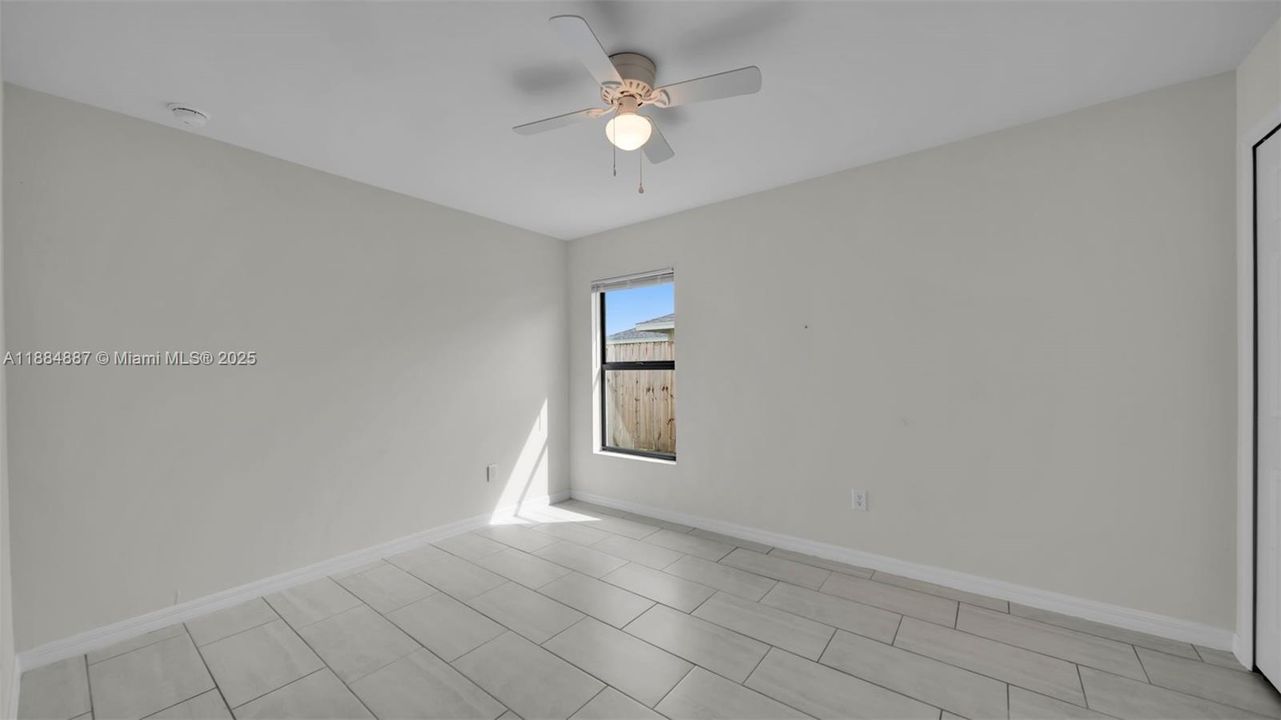 出租: $1,750 (3 贝兹, 2 浴室, 1200 平方英尺)