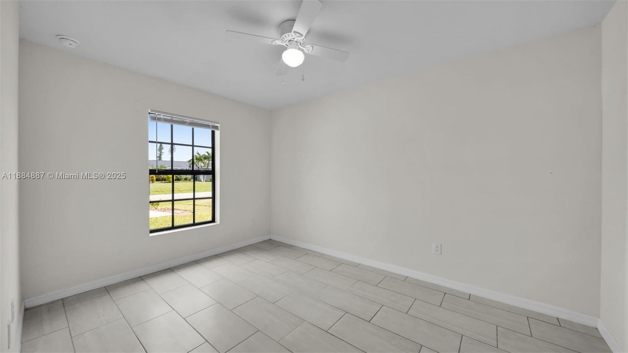 出租: $1,750 (3 贝兹, 2 浴室, 1200 平方英尺)