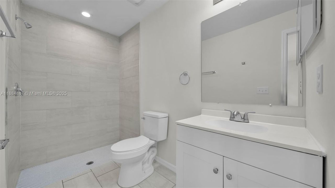 出租: $1,750 (3 贝兹, 2 浴室, 1200 平方英尺)