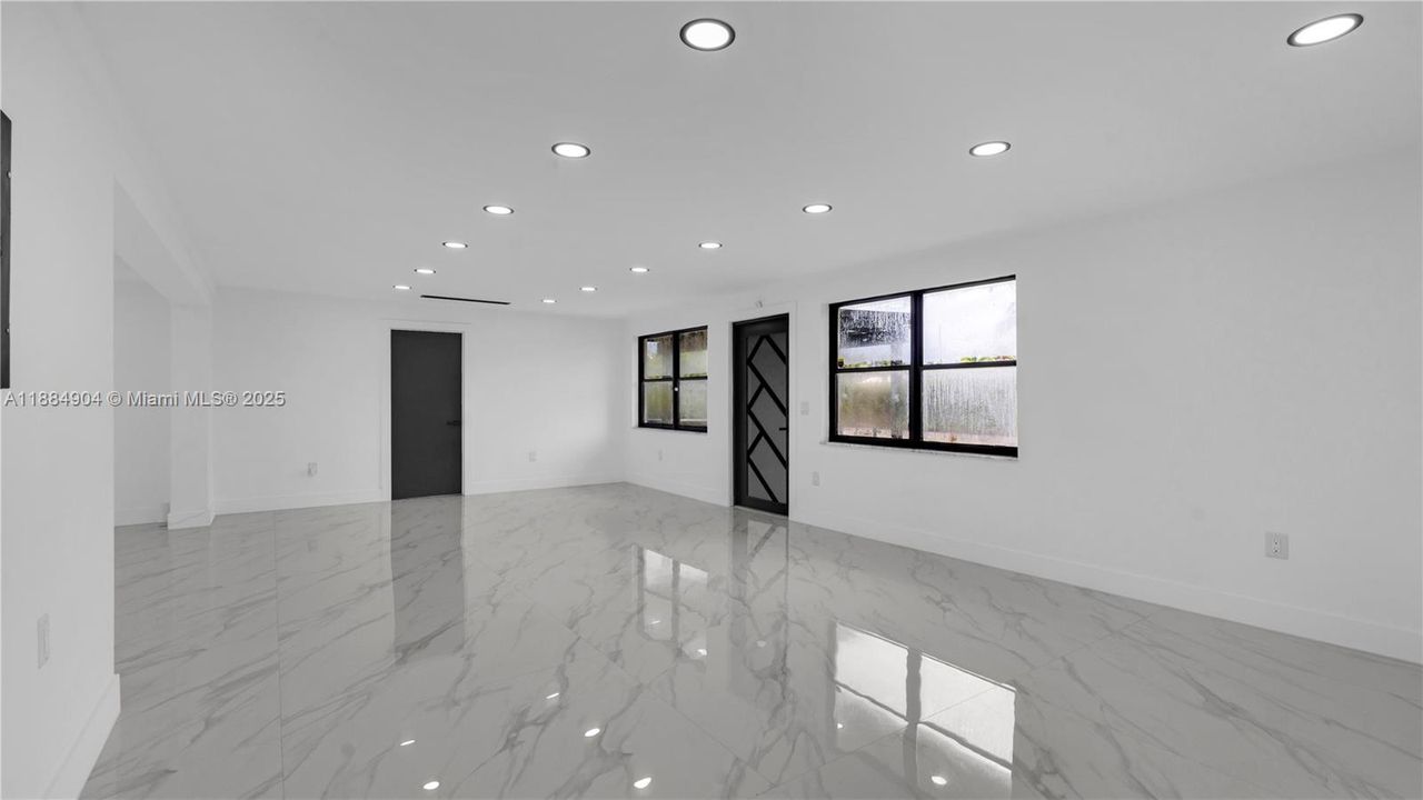 Recently Rented: $5,950 (5 beds, 3 baths, 2353 Square Feet)