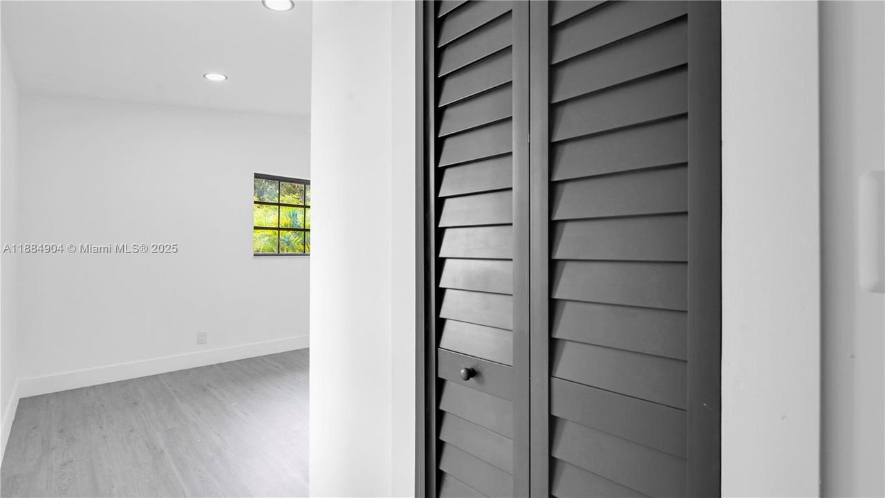 Recently Rented: $5,950 (5 beds, 3 baths, 2353 Square Feet)