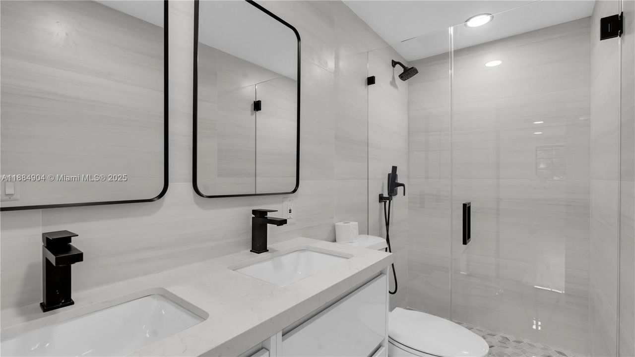 Recently Rented: $5,950 (5 beds, 3 baths, 2353 Square Feet)