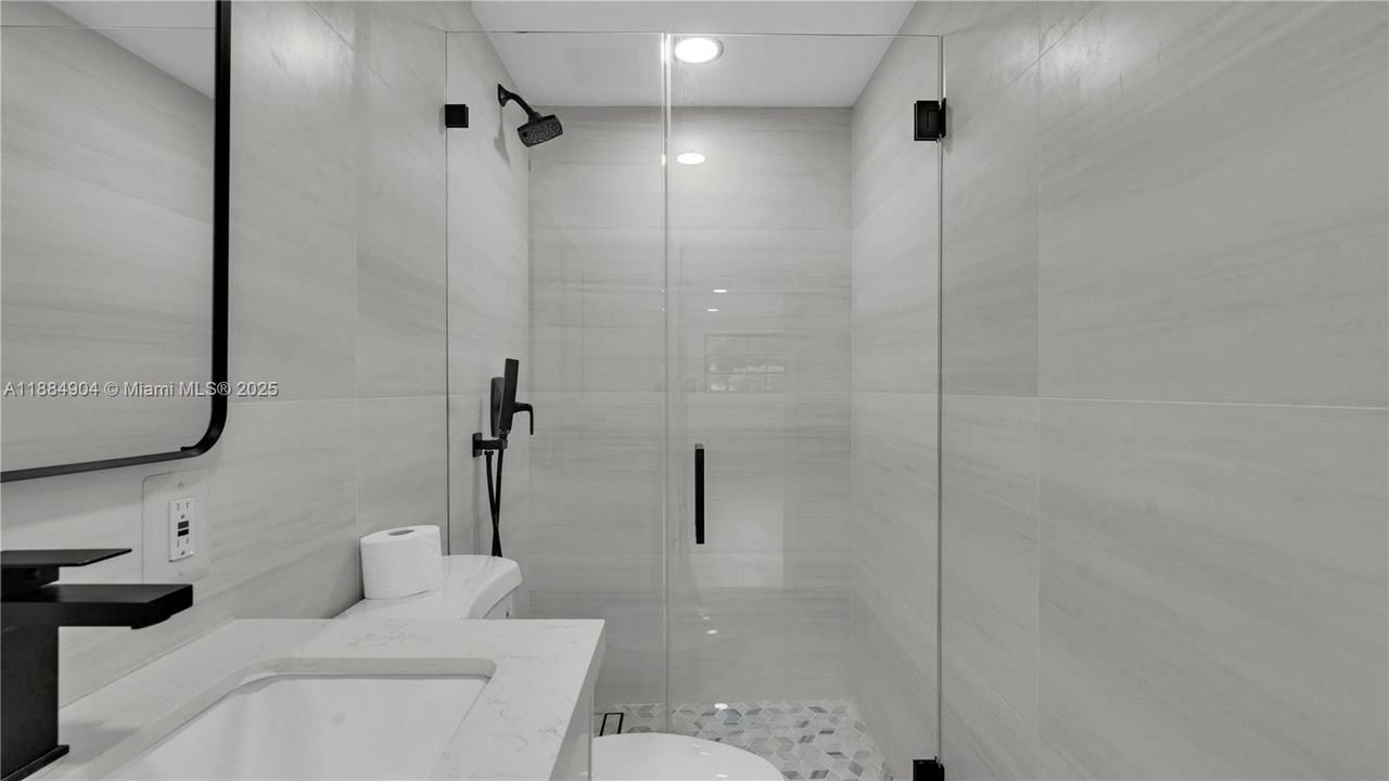 Recently Rented: $5,950 (5 beds, 3 baths, 2353 Square Feet)