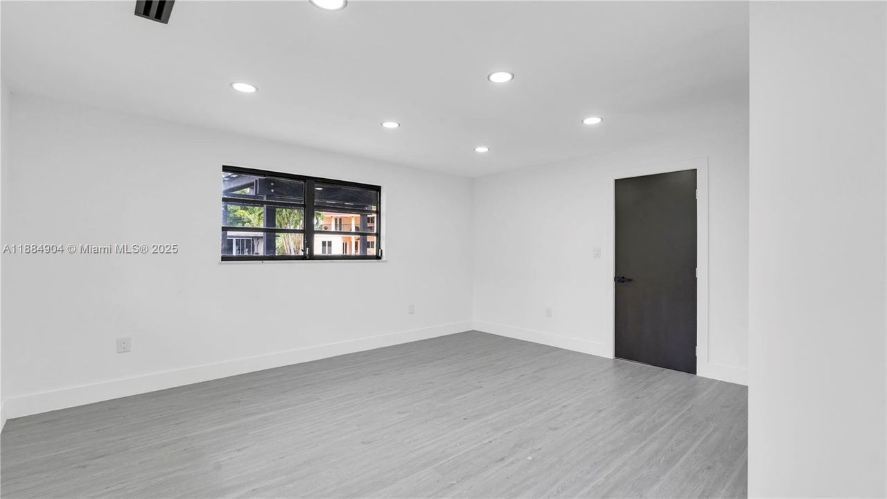 Recently Rented: $5,950 (5 beds, 3 baths, 2353 Square Feet)