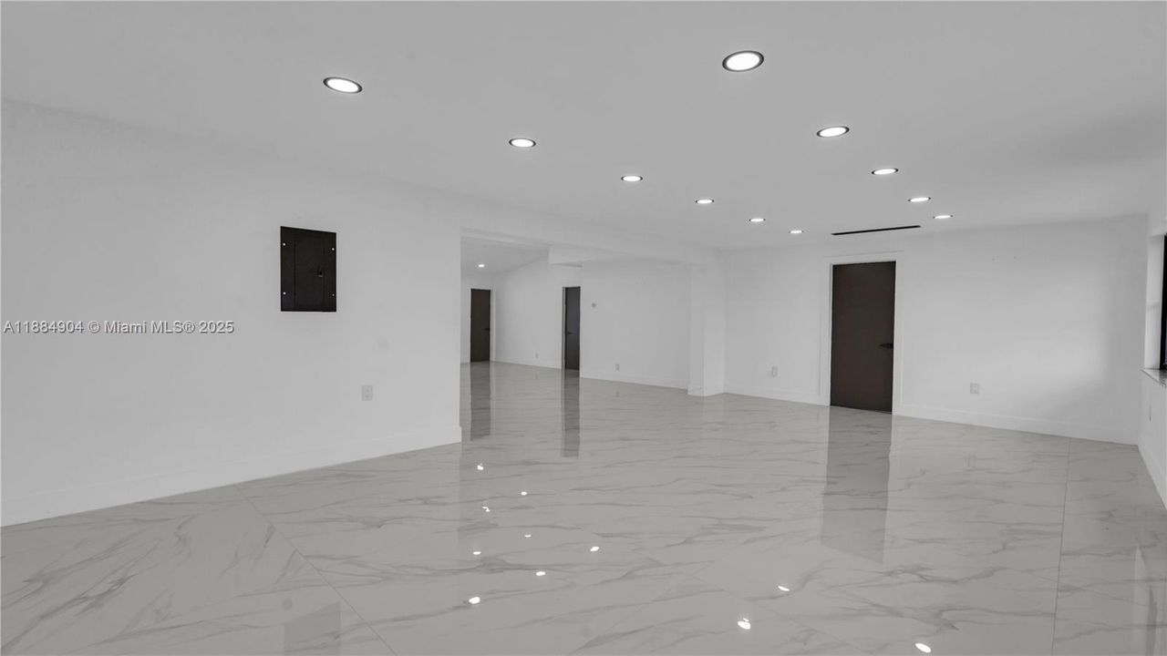 Recently Rented: $5,950 (5 beds, 3 baths, 2353 Square Feet)