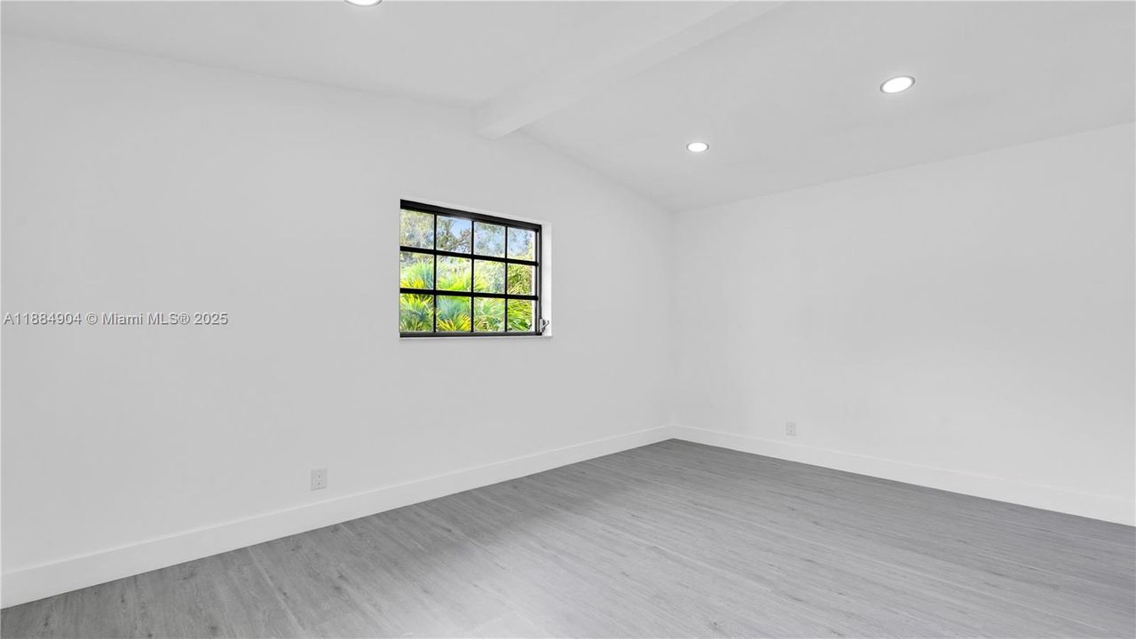 Recently Rented: $5,950 (5 beds, 3 baths, 2353 Square Feet)