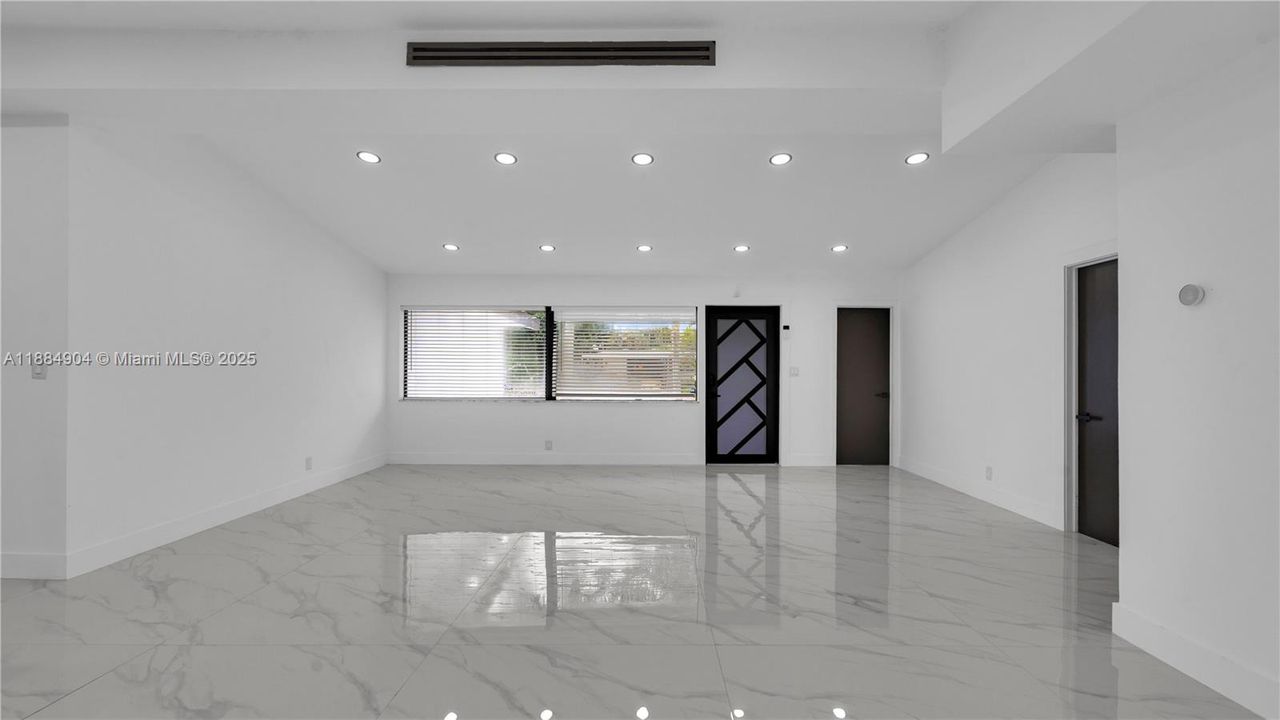 Recently Rented: $5,950 (5 beds, 3 baths, 2353 Square Feet)