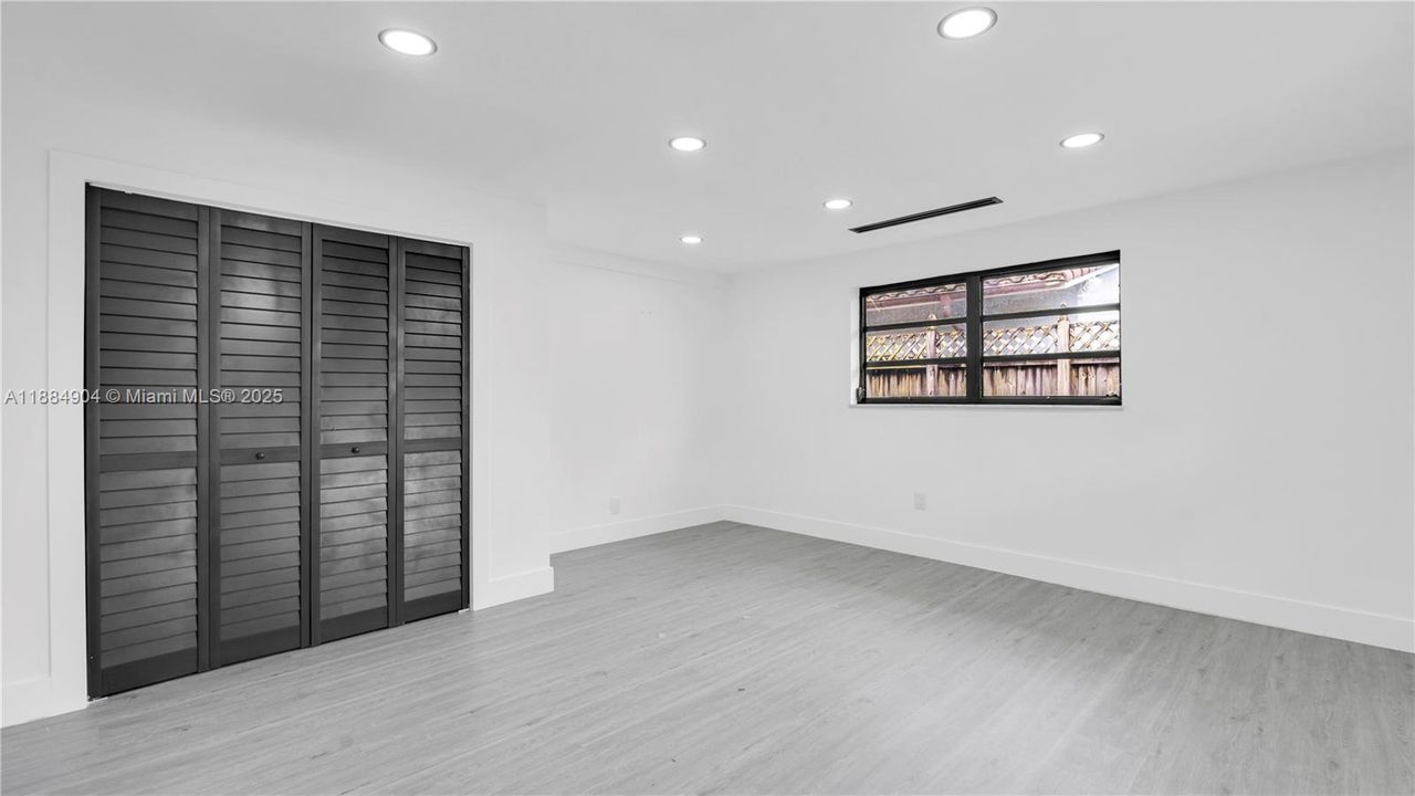 Recently Rented: $5,950 (5 beds, 3 baths, 2353 Square Feet)