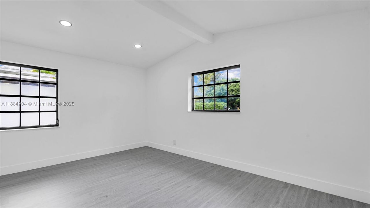 Recently Rented: $5,950 (5 beds, 3 baths, 2353 Square Feet)