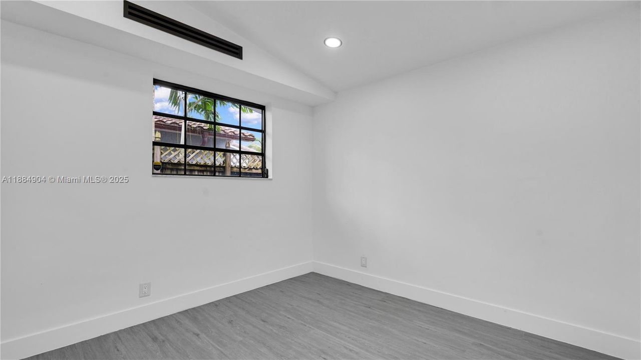 Recently Rented: $5,950 (5 beds, 3 baths, 2353 Square Feet)