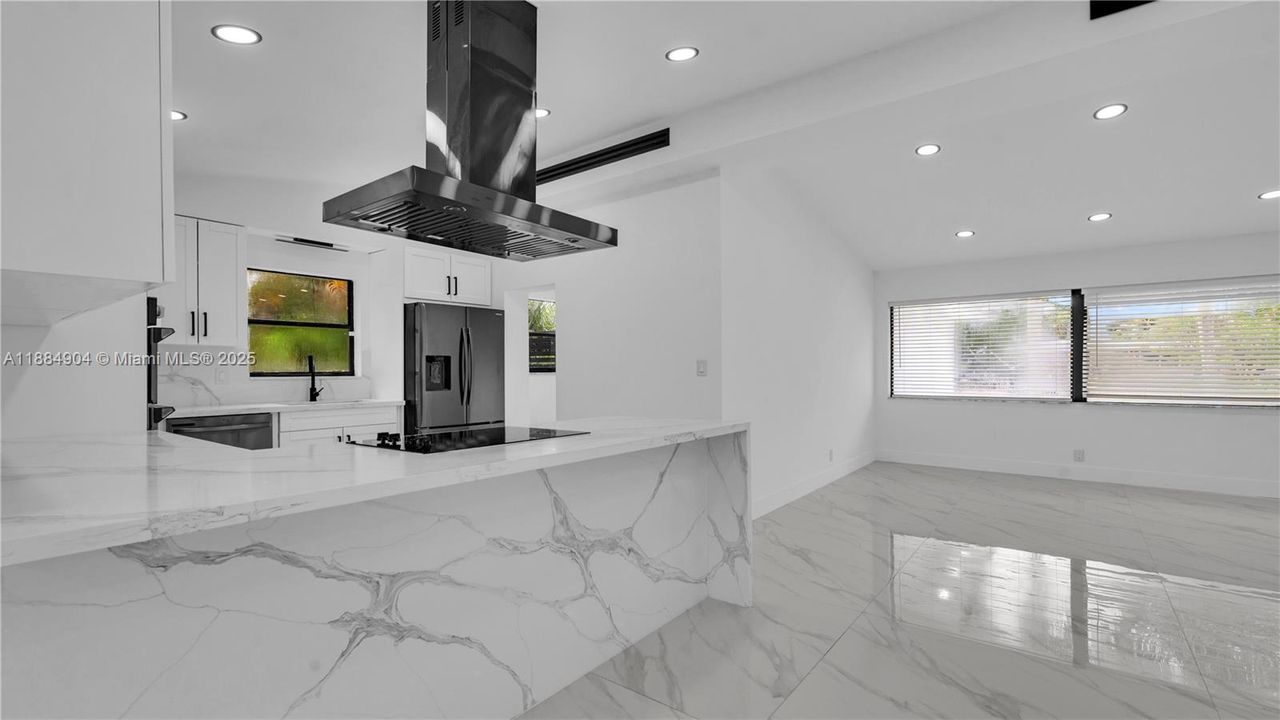 Recently Rented: $5,950 (5 beds, 3 baths, 2353 Square Feet)