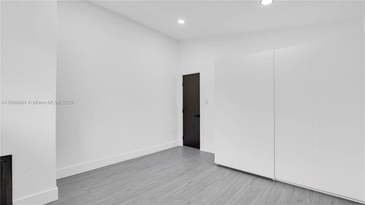 Recently Rented: $5,950 (5 beds, 3 baths, 2353 Square Feet)