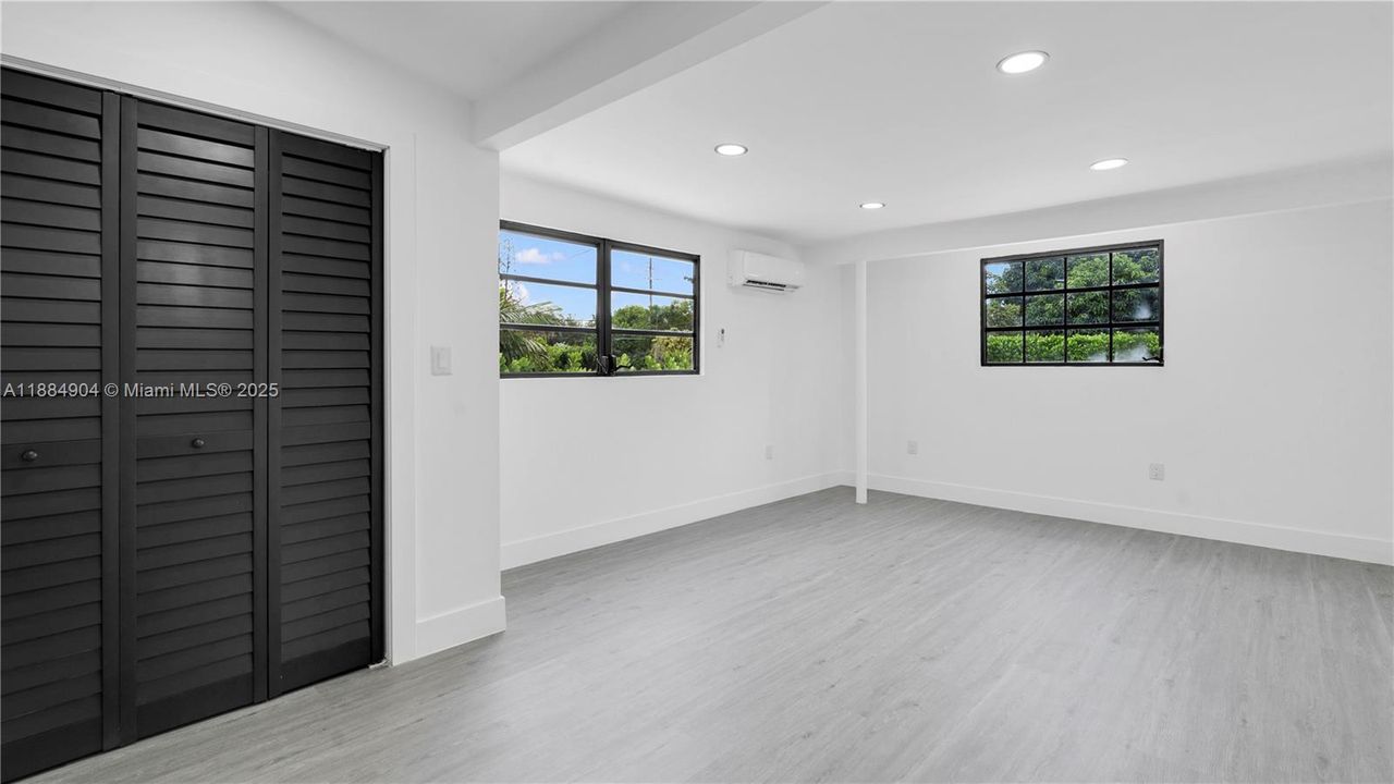 Recently Rented: $5,950 (5 beds, 3 baths, 2353 Square Feet)