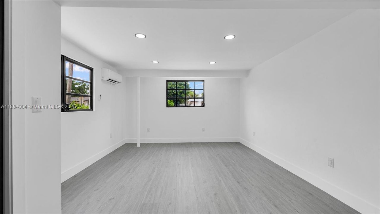 Recently Rented: $5,950 (5 beds, 3 baths, 2353 Square Feet)