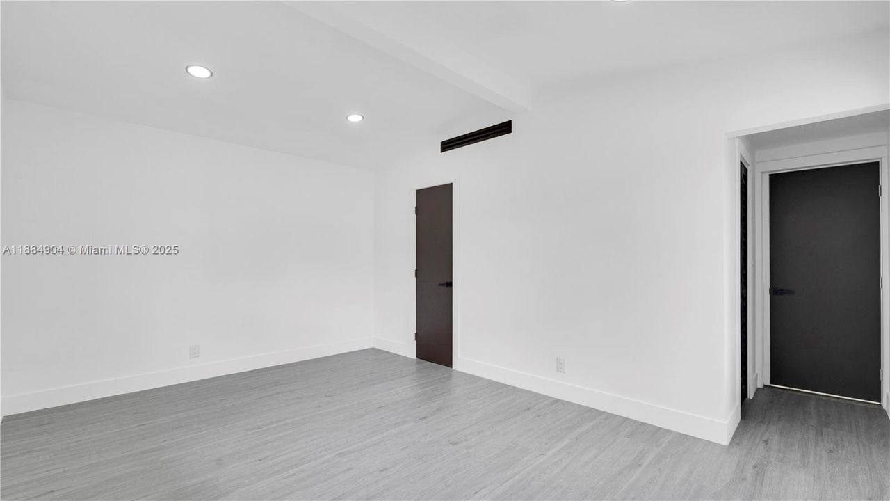 Recently Rented: $5,950 (5 beds, 3 baths, 2353 Square Feet)