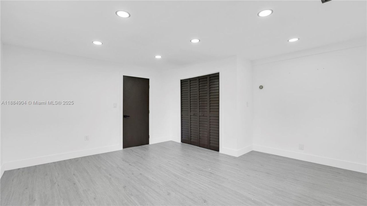 Recently Rented: $5,950 (5 beds, 3 baths, 2353 Square Feet)