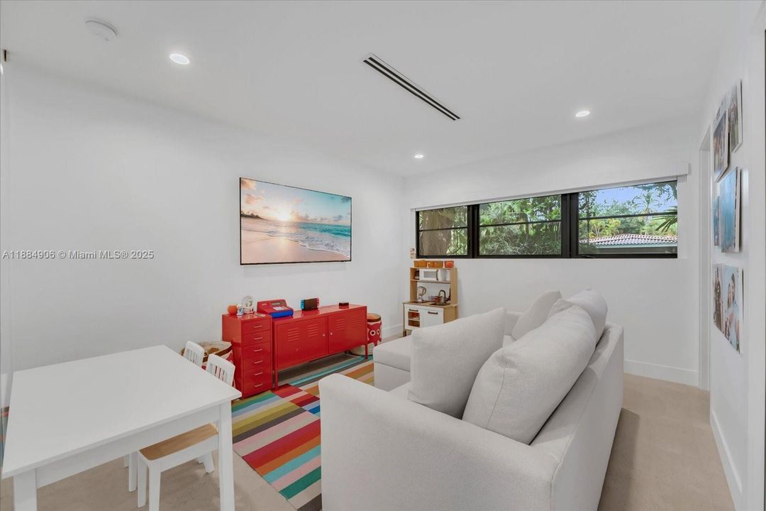 待售: $3,650,000 (5 贝兹, 5 浴室, 2888 平方英尺)