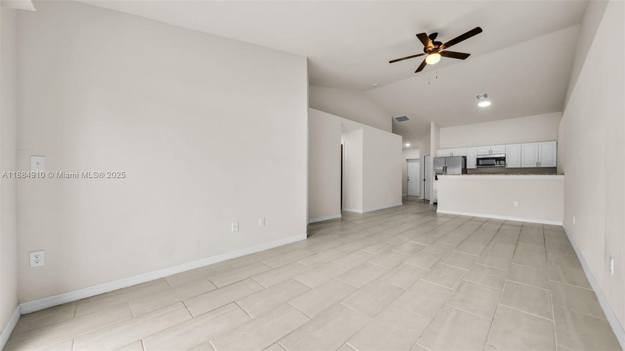 В аренду: $1,750 (3 спален, 2 ванн, 1200 Квадратных фут)