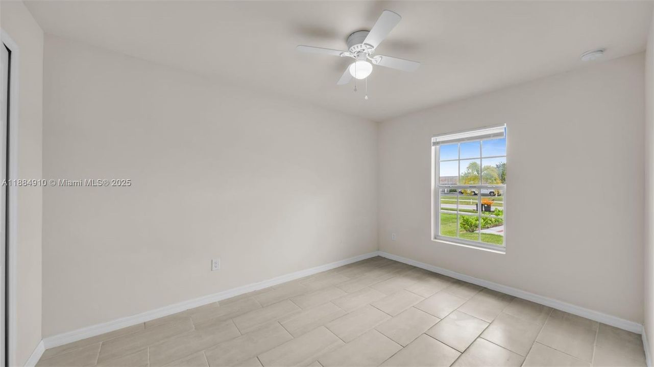 В аренду: $1,750 (3 спален, 2 ванн, 1200 Квадратных фут)