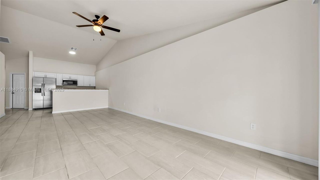 В аренду: $1,750 (3 спален, 2 ванн, 1200 Квадратных фут)