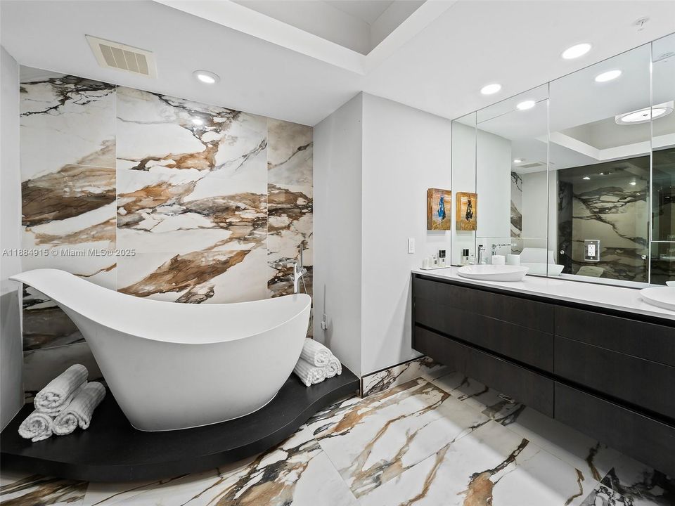 Недавно продано: $2,650,000 (3 спален, 3 ванн, 2726 Квадратных фут)