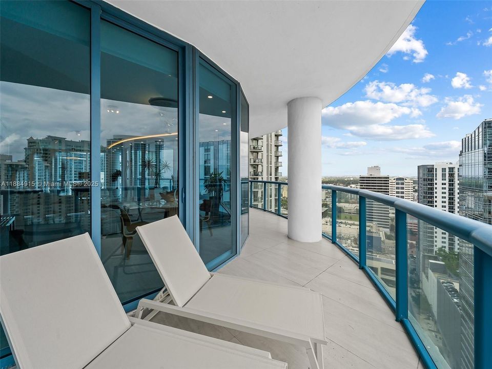 Недавно продано: $2,650,000 (3 спален, 3 ванн, 2726 Квадратных фут)