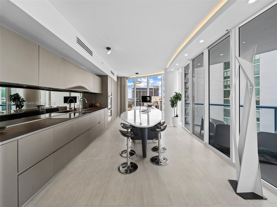 Недавно продано: $2,650,000 (3 спален, 3 ванн, 2726 Квадратных фут)