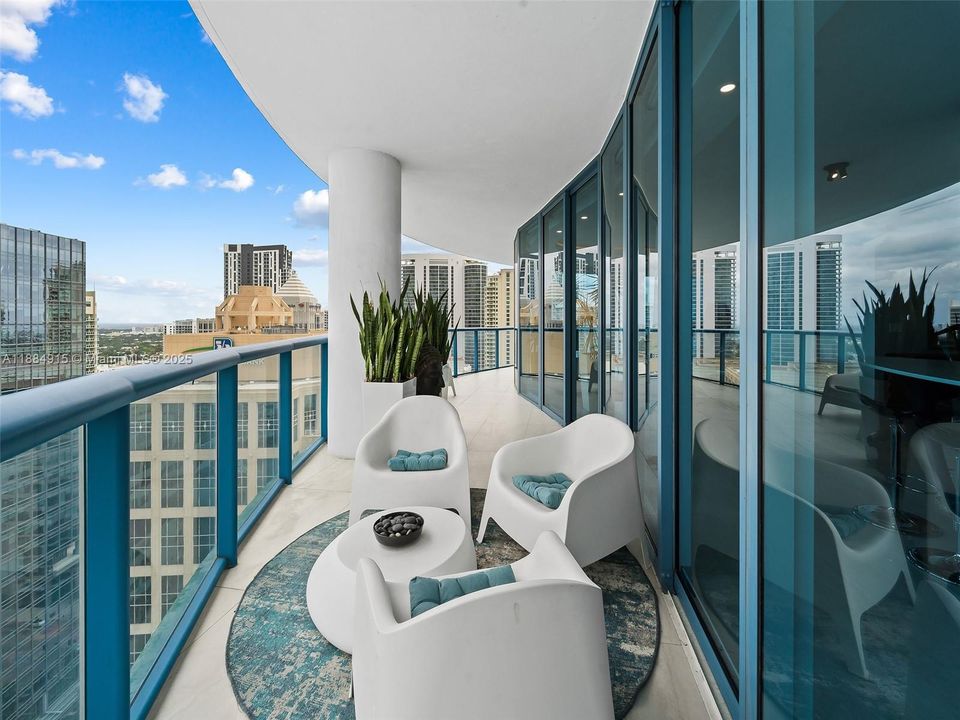 Недавно продано: $2,650,000 (3 спален, 3 ванн, 2726 Квадратных фут)