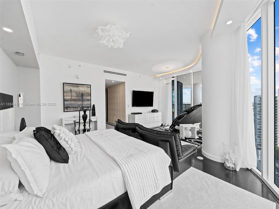 Недавно продано: $2,650,000 (3 спален, 3 ванн, 2726 Квадратных фут)