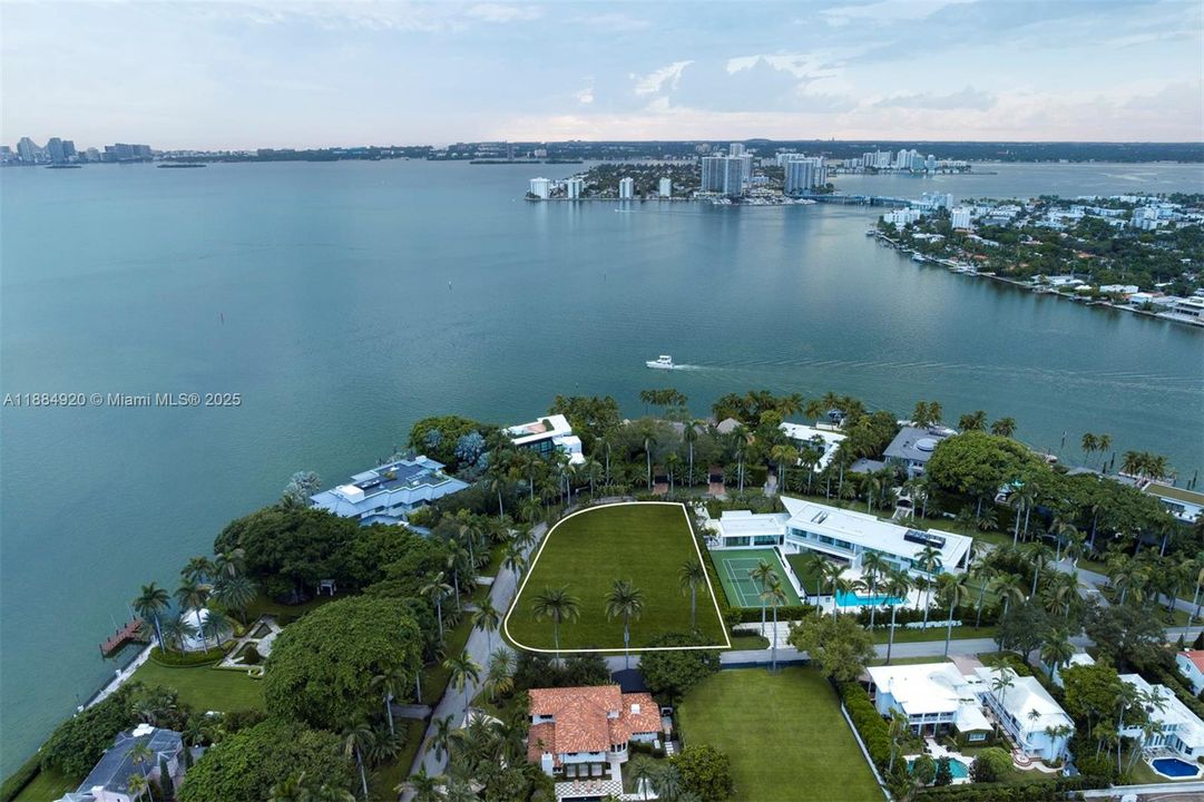 For Sale: $10,400,000 (0.59 acres)