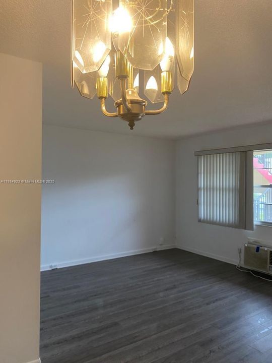 待售: $107,950 (1 贝兹, 1 浴室, 811 平方英尺)