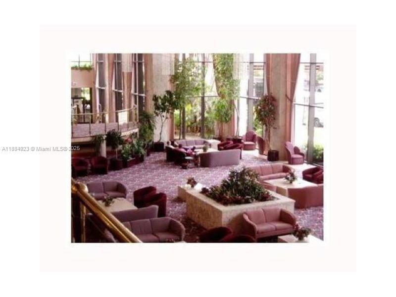 待售: $107,950 (1 贝兹, 1 浴室, 811 平方英尺)