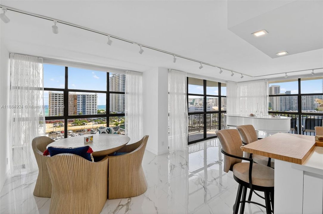 Vendido Recientemente: $420,000 (2 camas, 2 baños, 1430 Pies cuadrados)