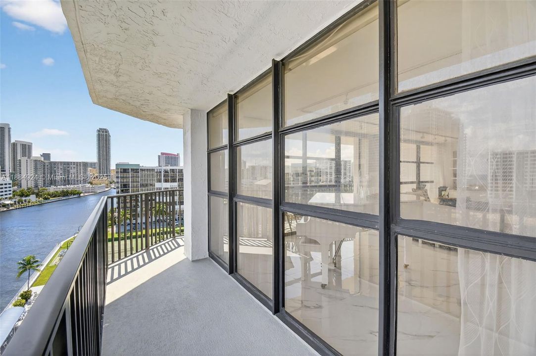 Vendido Recientemente: $420,000 (2 camas, 2 baños, 1430 Pies cuadrados)