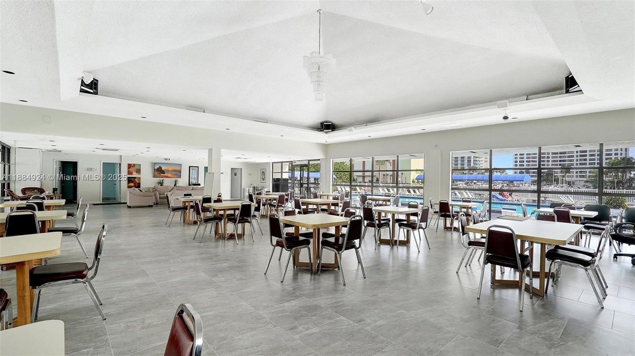 Vendido Recientemente: $420,000 (2 camas, 2 baños, 1430 Pies cuadrados)