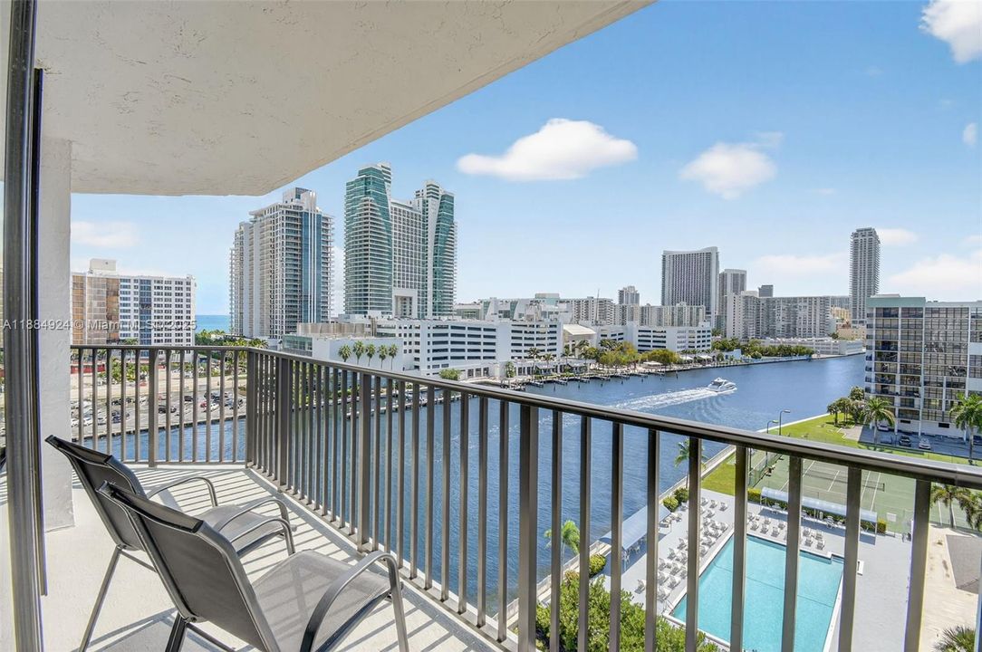 Vendido Recientemente: $420,000 (2 camas, 2 baños, 1430 Pies cuadrados)