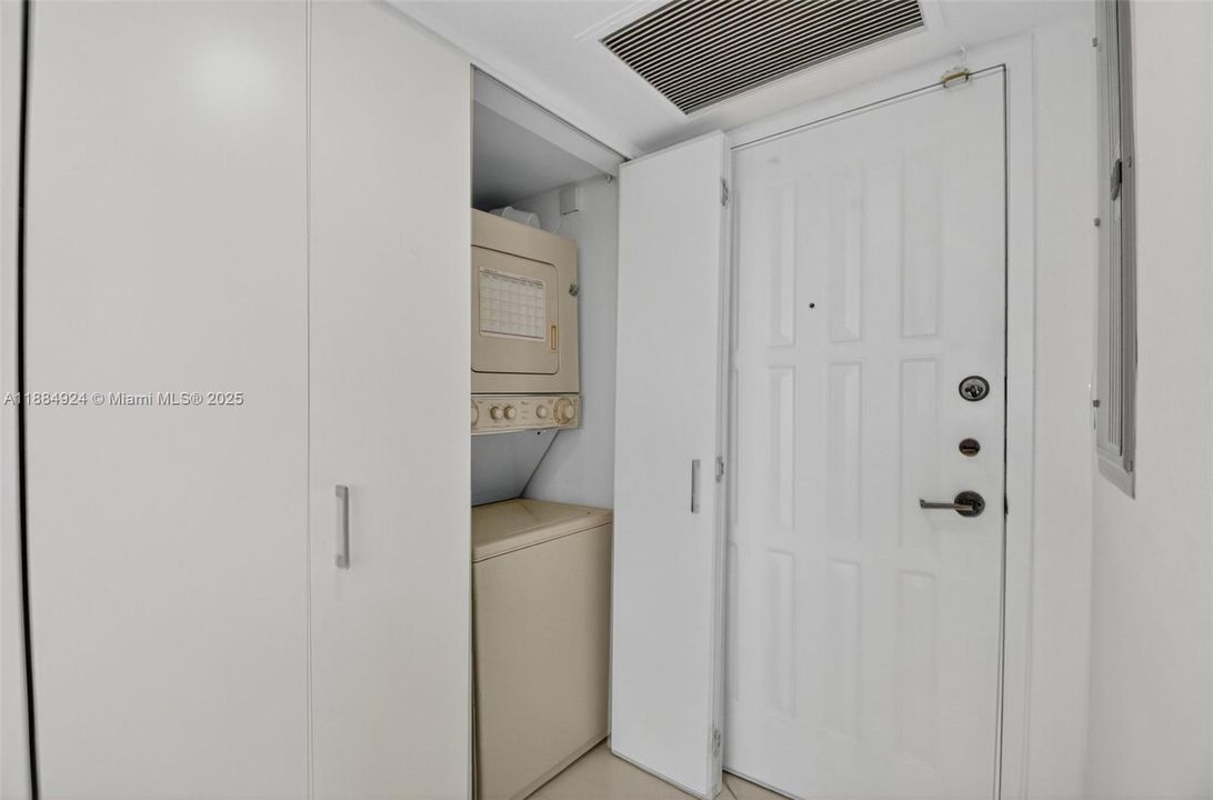 Vendido Recientemente: $420,000 (2 camas, 2 baños, 1430 Pies cuadrados)