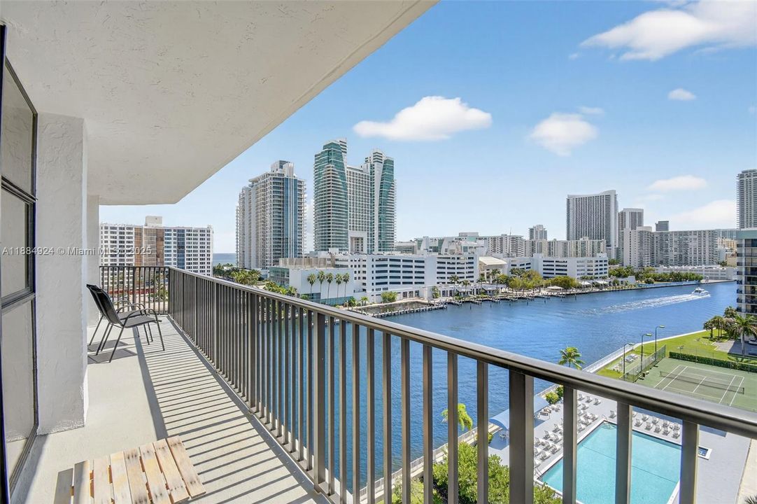 Vendido Recientemente: $420,000 (2 camas, 2 baños, 1430 Pies cuadrados)