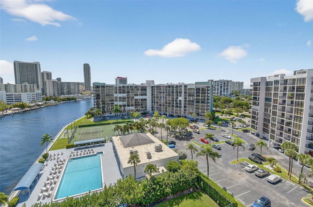 Vendido Recientemente: $420,000 (2 camas, 2 baños, 1430 Pies cuadrados)