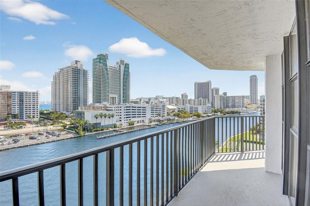 Vendido Recientemente: $420,000 (2 camas, 2 baños, 1430 Pies cuadrados)