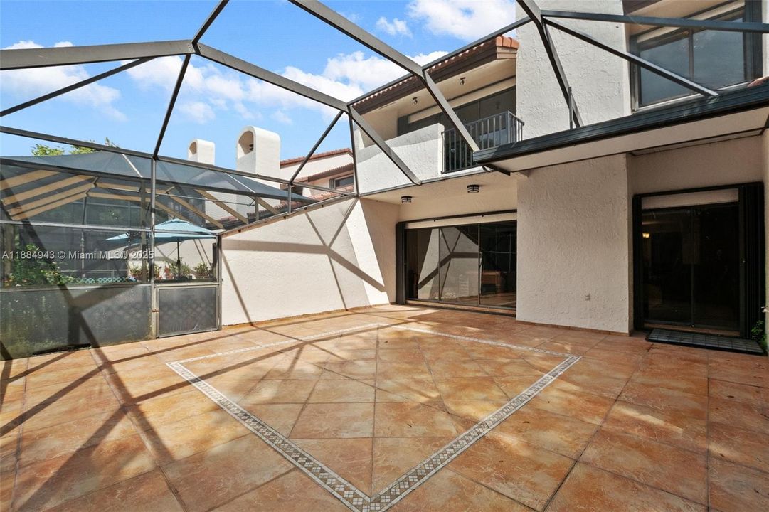 合同活跃: $795,000 (2 贝兹, 2 浴室, 2140 平方英尺)