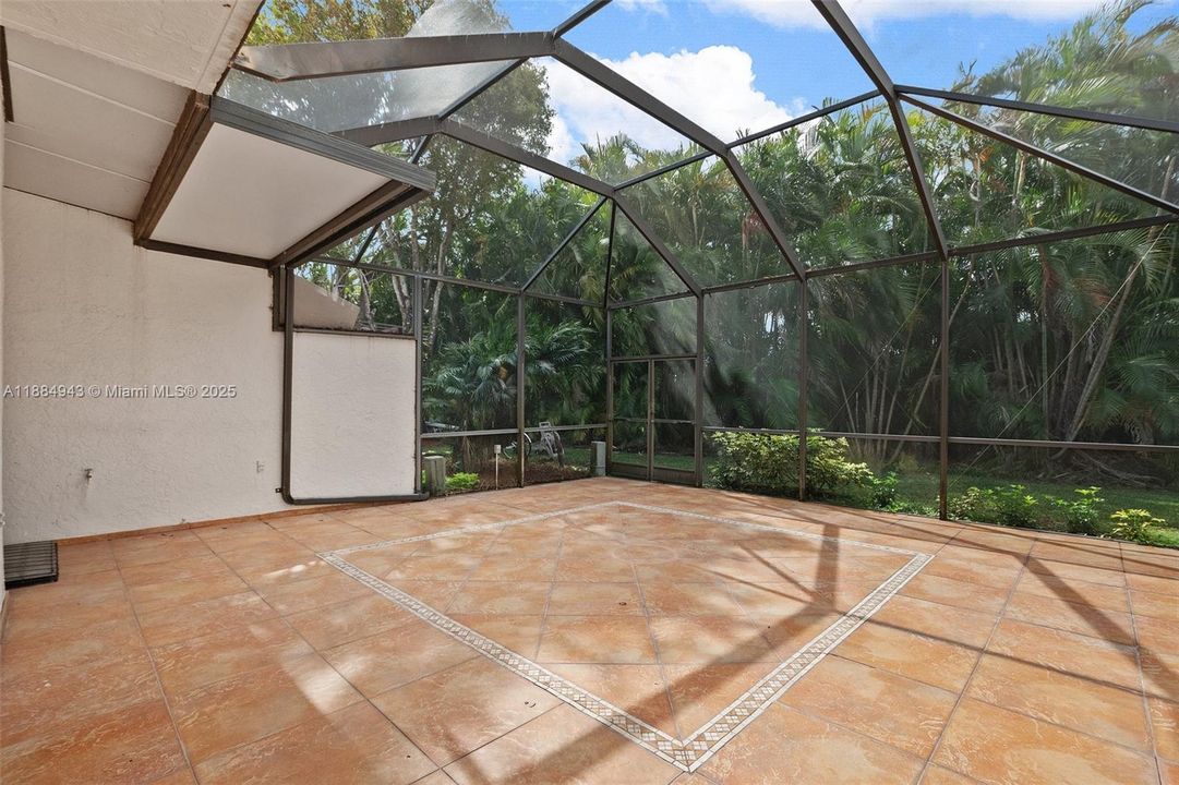 合同活跃: $795,000 (2 贝兹, 2 浴室, 2140 平方英尺)