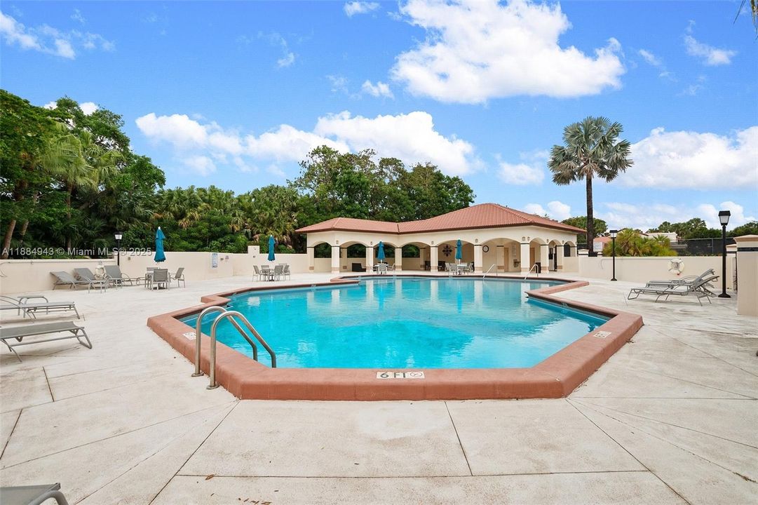 合同活跃: $795,000 (2 贝兹, 2 浴室, 2140 平方英尺)