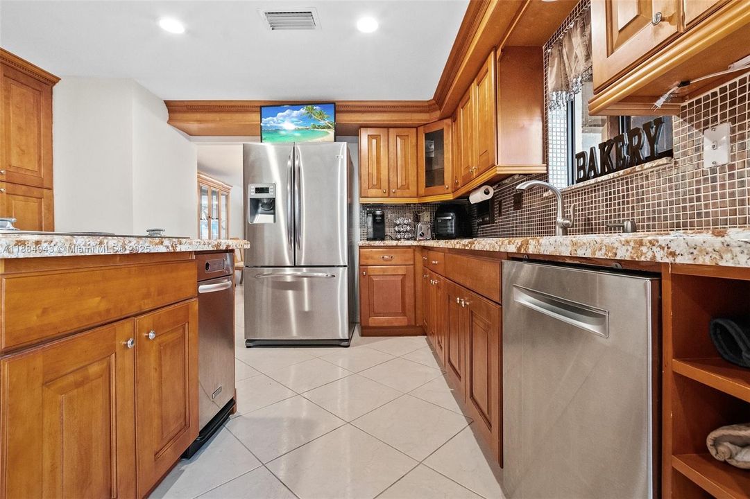 合同活跃: $795,000 (2 贝兹, 2 浴室, 2140 平方英尺)