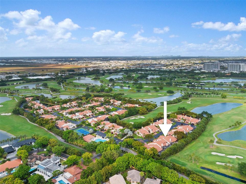 合同活跃: $795,000 (2 贝兹, 2 浴室, 2140 平方英尺)