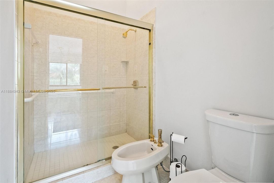 合同活跃: $795,000 (2 贝兹, 2 浴室, 2140 平方英尺)