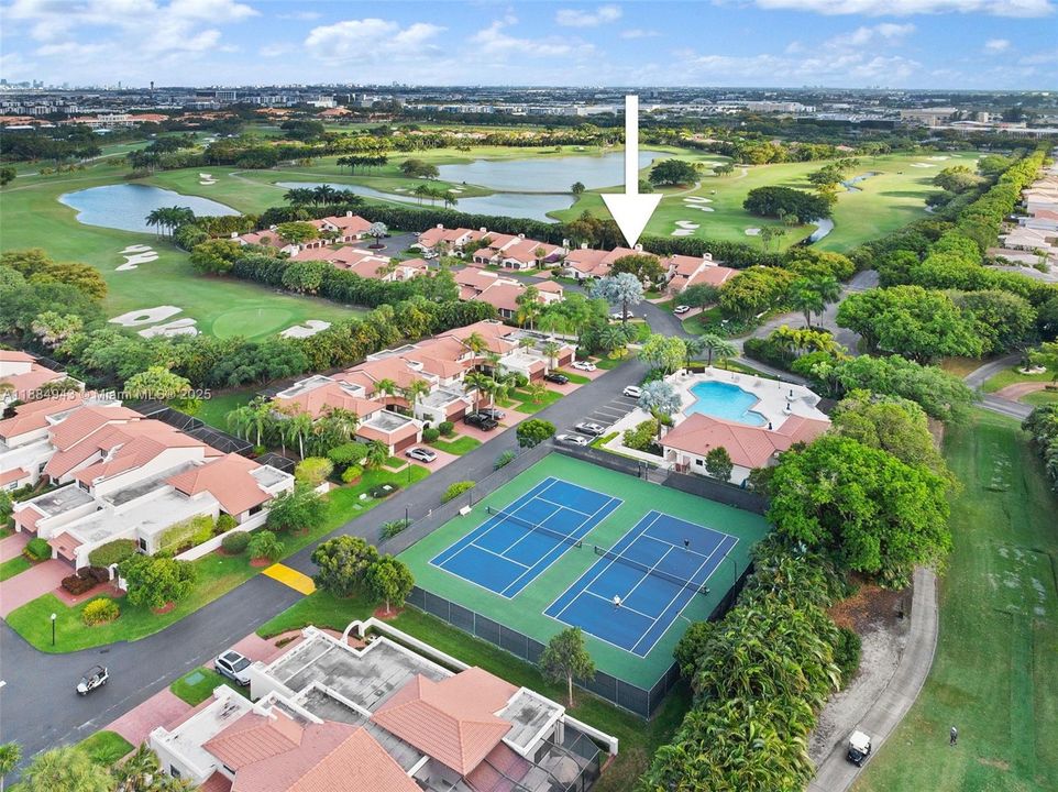 合同活跃: $795,000 (2 贝兹, 2 浴室, 2140 平方英尺)