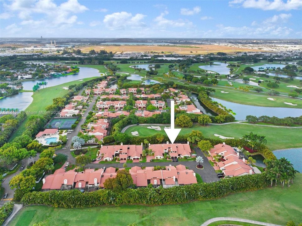 合同活跃: $795,000 (2 贝兹, 2 浴室, 2140 平方英尺)