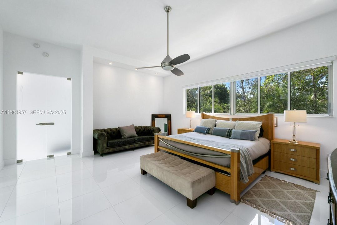 For Sale: $4,350,000 (5 beds, 5 baths, 4670 Square Feet)