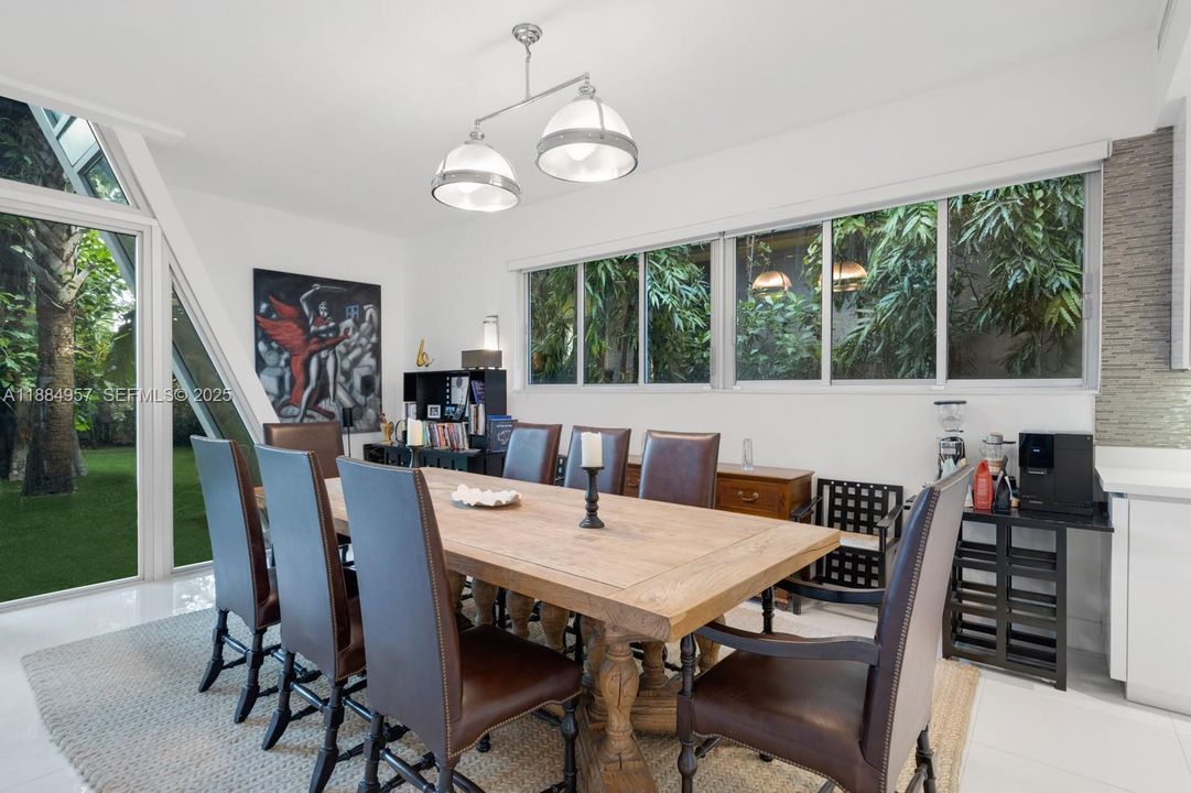 For Sale: $4,350,000 (5 beds, 5 baths, 4670 Square Feet)